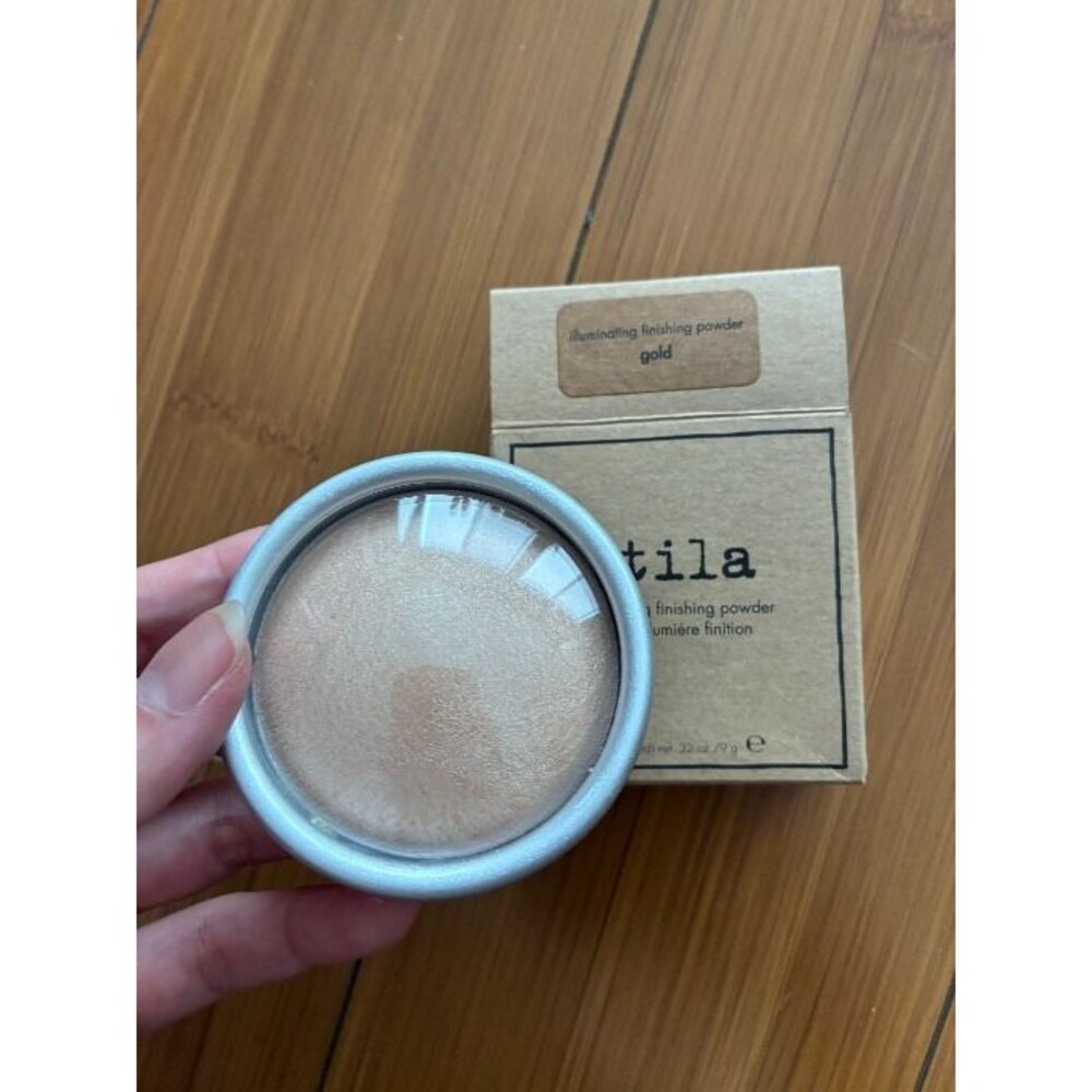 stila illuminating finishing powder gold NWT